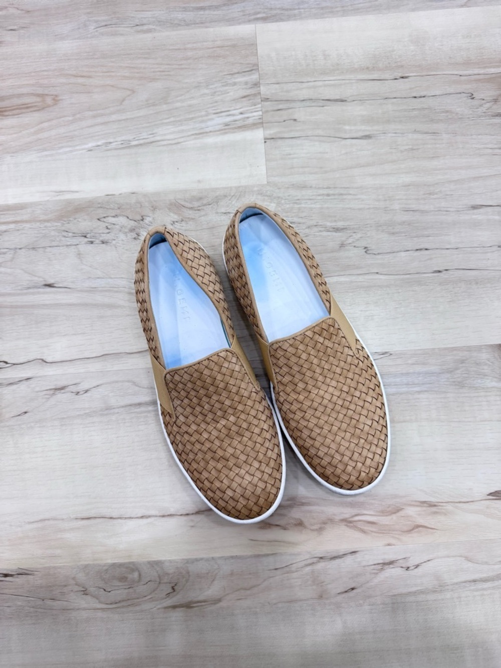 M Gemi The Cerchio Due color latte nubuck Sz 40 woman’s 9-9.5 slip on sneaker